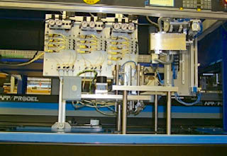 Unit for greasing small gearboxes for lifetime lubrication
